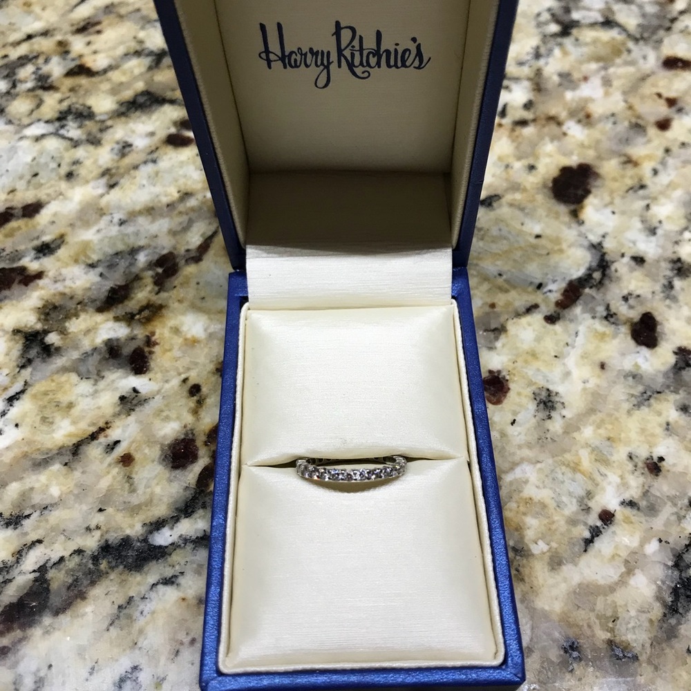 White gold eternity band 💎